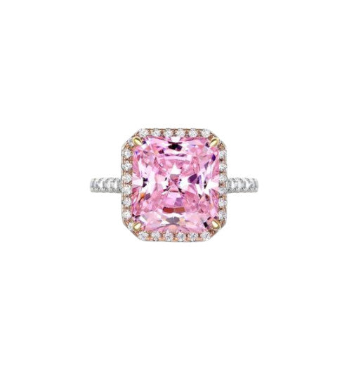 Faites rayonner votre main avec la bague Ophra, un bijou sophistiqué en acier inoxydable waterproof qui allie élégance et audace. Son cristal zircon rose à la coupe émeraude est sublimé par une pluie de cristaux teints de rose pâle et de blanc, pour une brillance délicate et irrésistible.