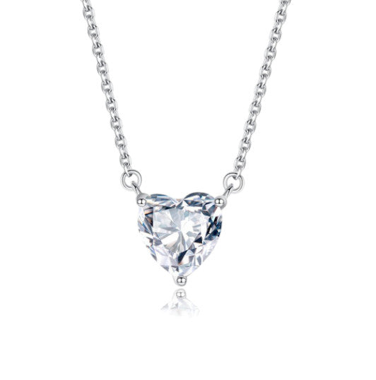 Exprimez l’amour éternel avec ce collier en acier inoxydable, orné d’un cristal cœur et de zircons. Chaîne réglable, résistant à l’eau, alliant élégance et tendance.