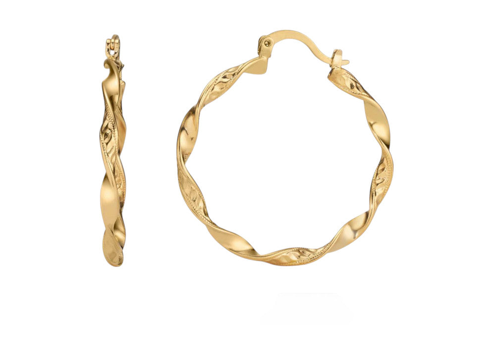 Créoles 10 cm en acier inoxydable, élégantes et sobres. Résistantes à l’eau, vendues par paires. Un must-have intemporel et pratique.