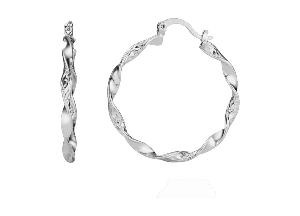 Créoles 10 cm en acier inoxydable, élégantes et sobres. Résistantes à l’eau, vendues par paires. Un must-have intemporel et pratique.