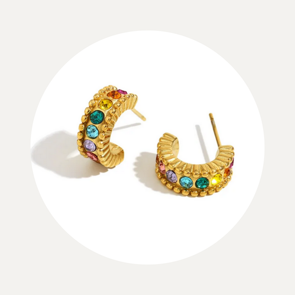 Découvrez nos boucles d’oreilles Askha : élégantes, durables, réglables et en acier inoxydable résistant à l’eau, parfaites pour un style raffiné au quotidien.