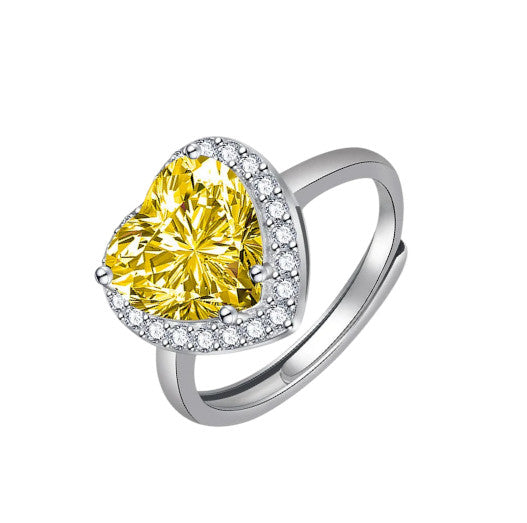 Bague Soléa en acier inoxydable argenté, ornée d’un cristal jaune éclatant en forme de cœur. Élégance, durabilité et brillance pour sublimer chaque instant.