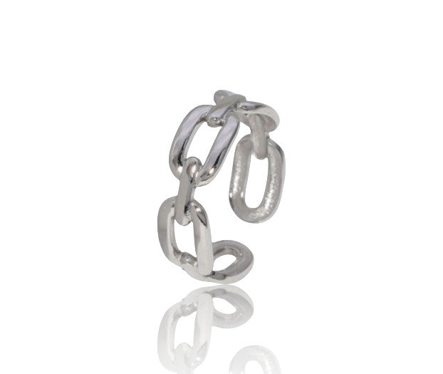 Craquez pour la bague Iké en acier inoxydable doré 18K, résistante à l’eau et ajustable. Disponible aussi en argent, parfaite pour un style chic au quotidien.