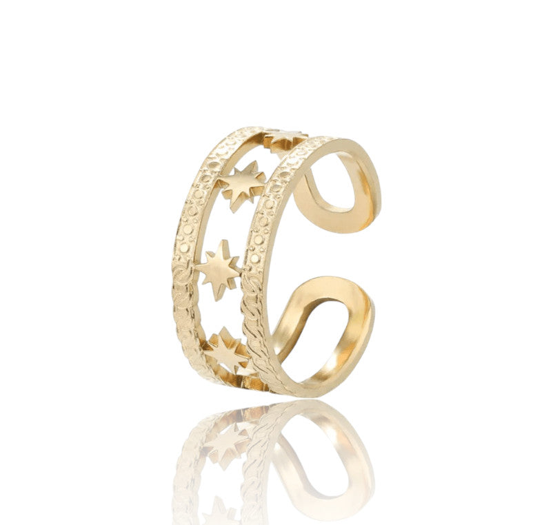 Bague Jasmine réglable en acier inoxydable. Design martelé orné d’étoiles, élégante et confortable, pour un style poétique et intemporel.