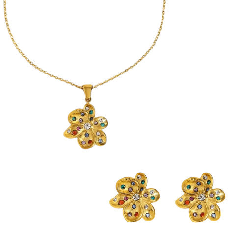 Succombez au charme de la parure Oriane : acier inoxydable et pendentif fleur délicat. Élégance, résistance et féminité pour un bijou intemporel.