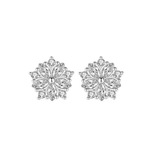 Laissez-vous séduire par nos boucles d’oreilles en forme de fleur en acier inoxydable. Serties de zircons roses et résistantes à l’eau, elles allient brillance, féminité et élégance au quotidien.
