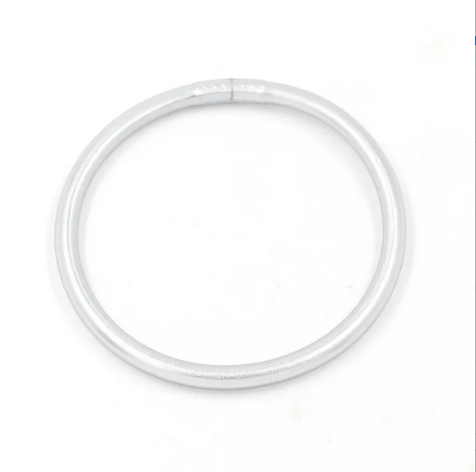 Jonc tibétain en acier inoxydable or ou argent. Bijou unisexe, chic et résistant, au design spirituel et épuré. Résiste à l’eau.