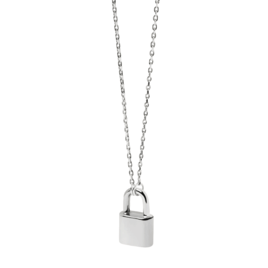 Collier Livi avec pendentif cadenas et chaîne ajustable 46-60 cm. Disponible en argent ou doré or fin 18 carats. Élégance intemporelle et confort.