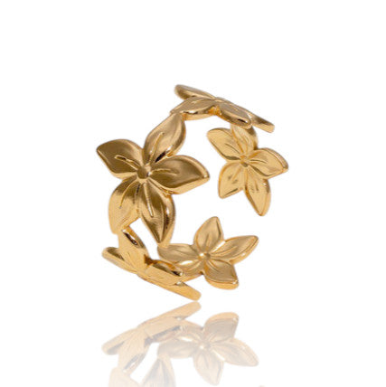 Bague Ondine fleur en acier inoxydable or & argent. Élégante, résistante à l’eau, durable et féminine. Un bijou délicat du quotidien.